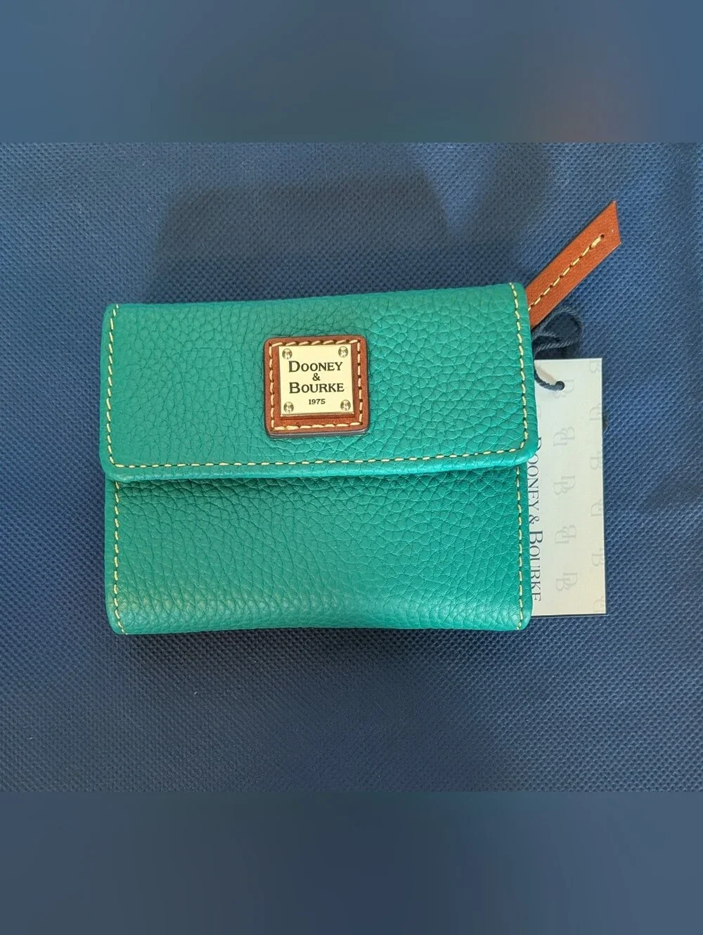 NWT! Dooney & Bourke Spearmint Pebble Grain Snap Wallet - Picture 2 of 6